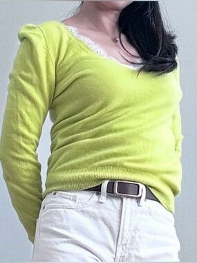 V-Neck Blumarine Jumper - Virgin Wool & Cashmere💚